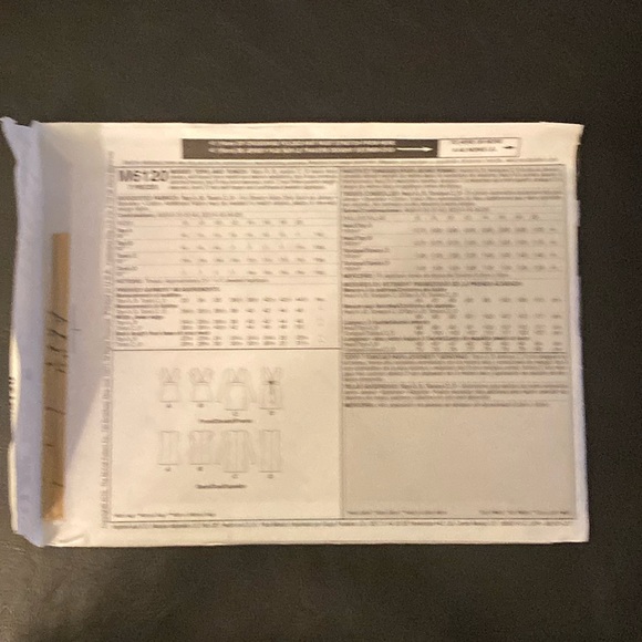 McCall’s 6120 sewing pattern uncut - Picture 2 of 4